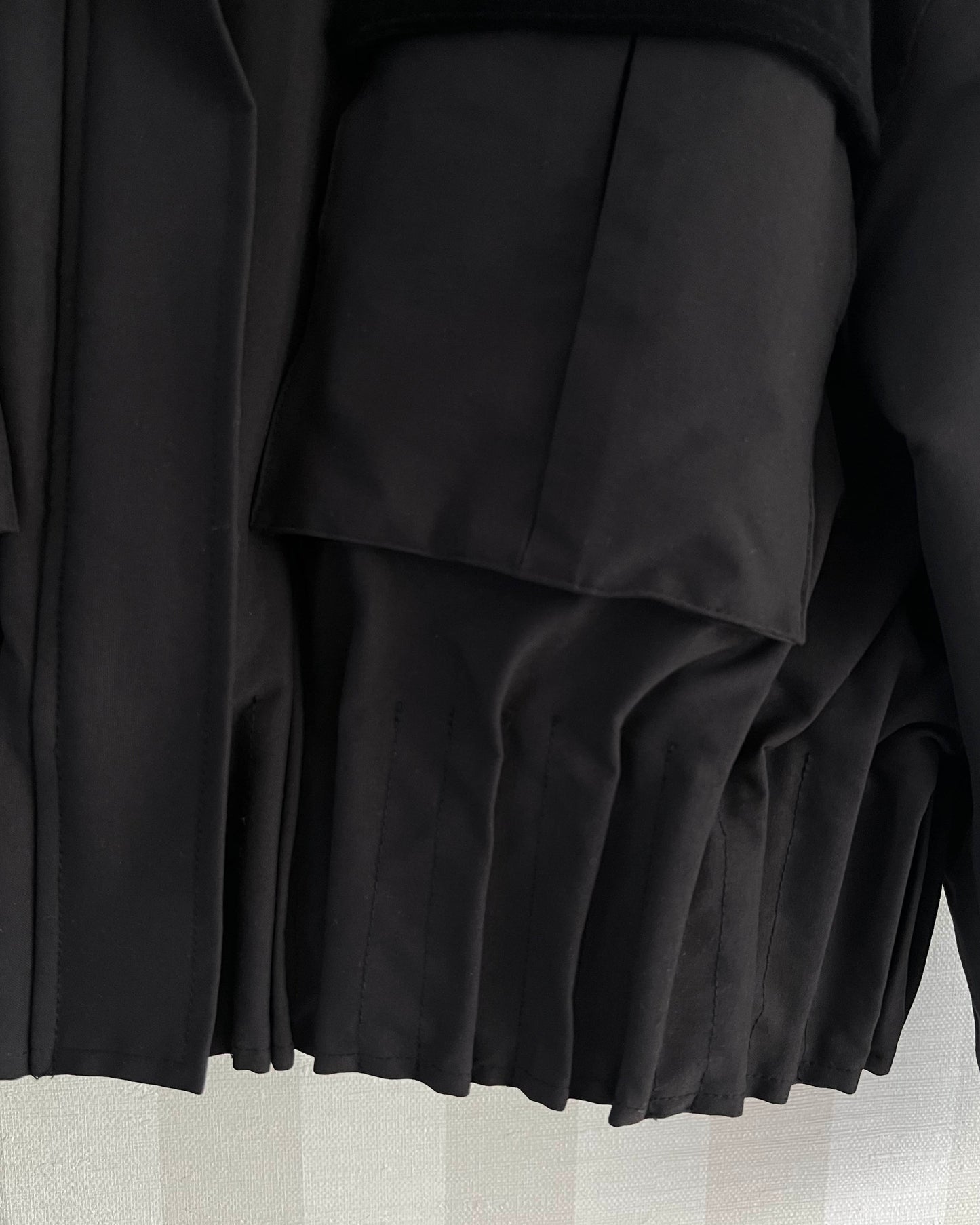 PLEATS ZIP-UP SHORT JACKET