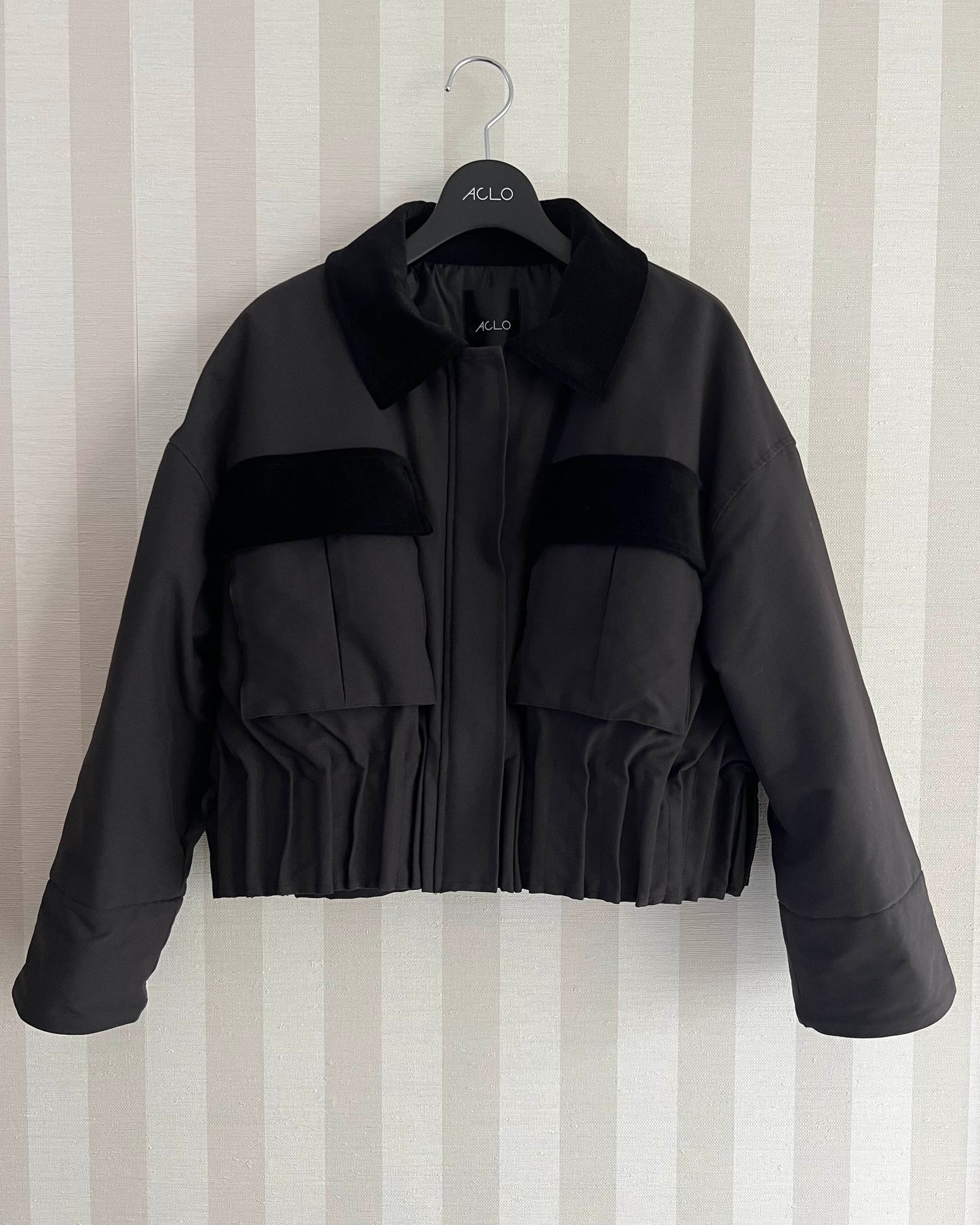 PLEATS ZIP-UP SHORT JACKET