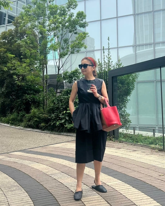 BLACK FLARE TOPS