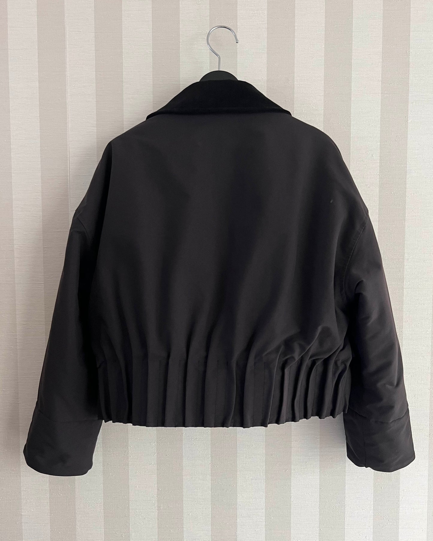 PLEATS ZIP-UP SHORT JACKET