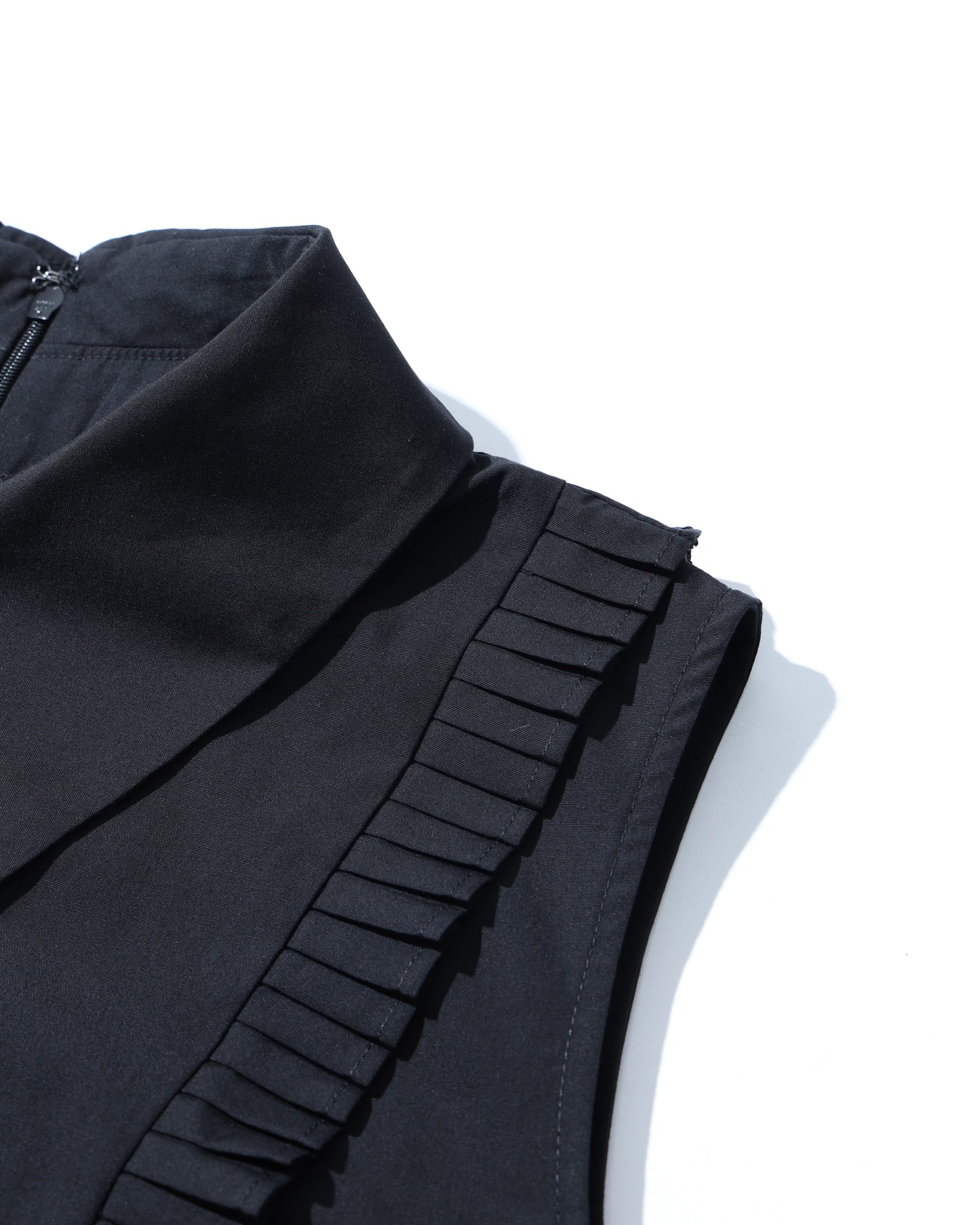 PLEATS SLEEVELESS TOP　＜予約アイテム＞　8月末～9月上旬納品予定