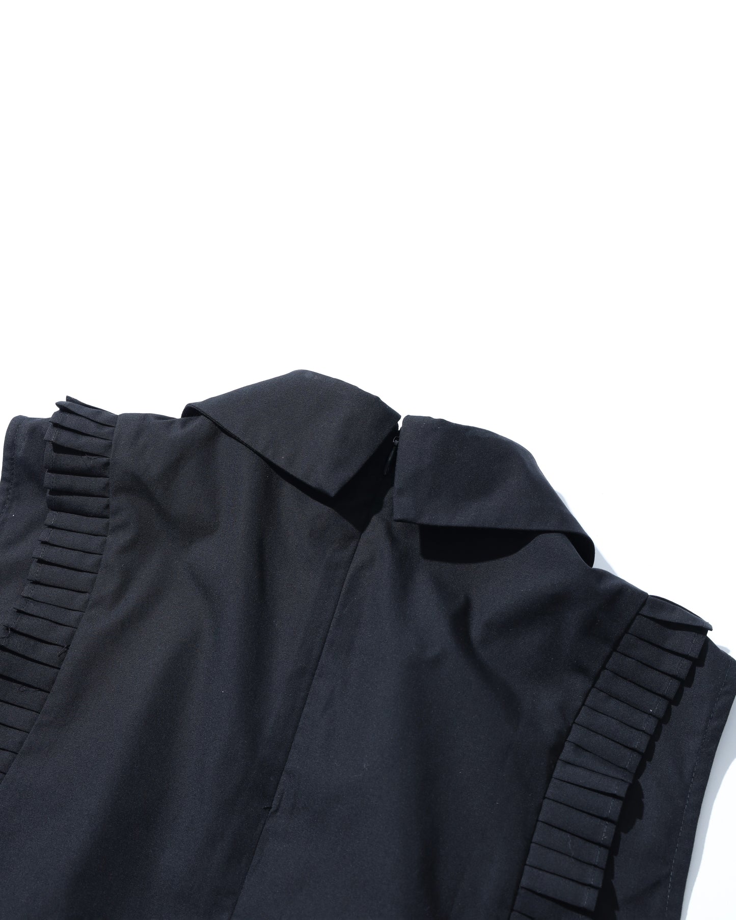 PLEATS SLEEVELESS TOP　＜予約アイテム＞　8月末～9月上旬納品予定