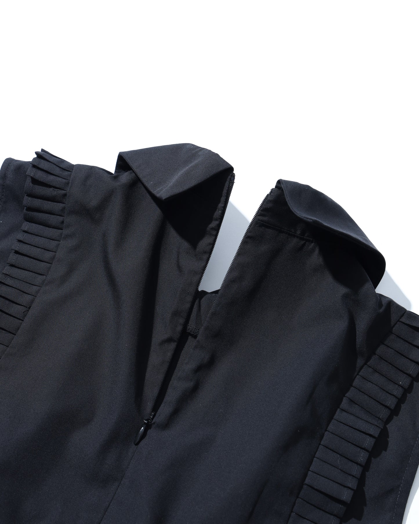 PLEATS SLEEVELESS TOP　＜予約アイテム＞　8月末～9月上旬納品予定