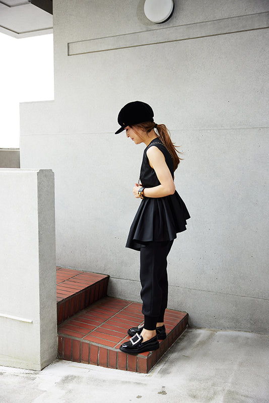 BLACK FLARE TOPS