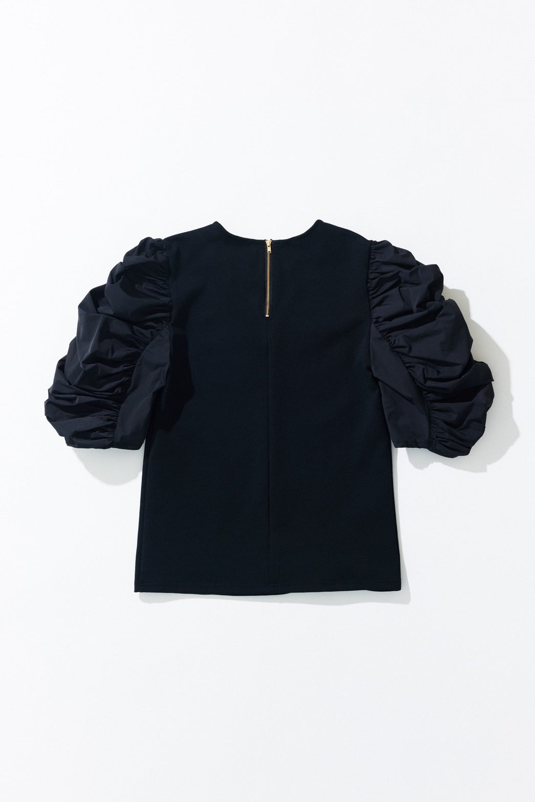 VOLUME GATHER SLEEVE BLOUSE